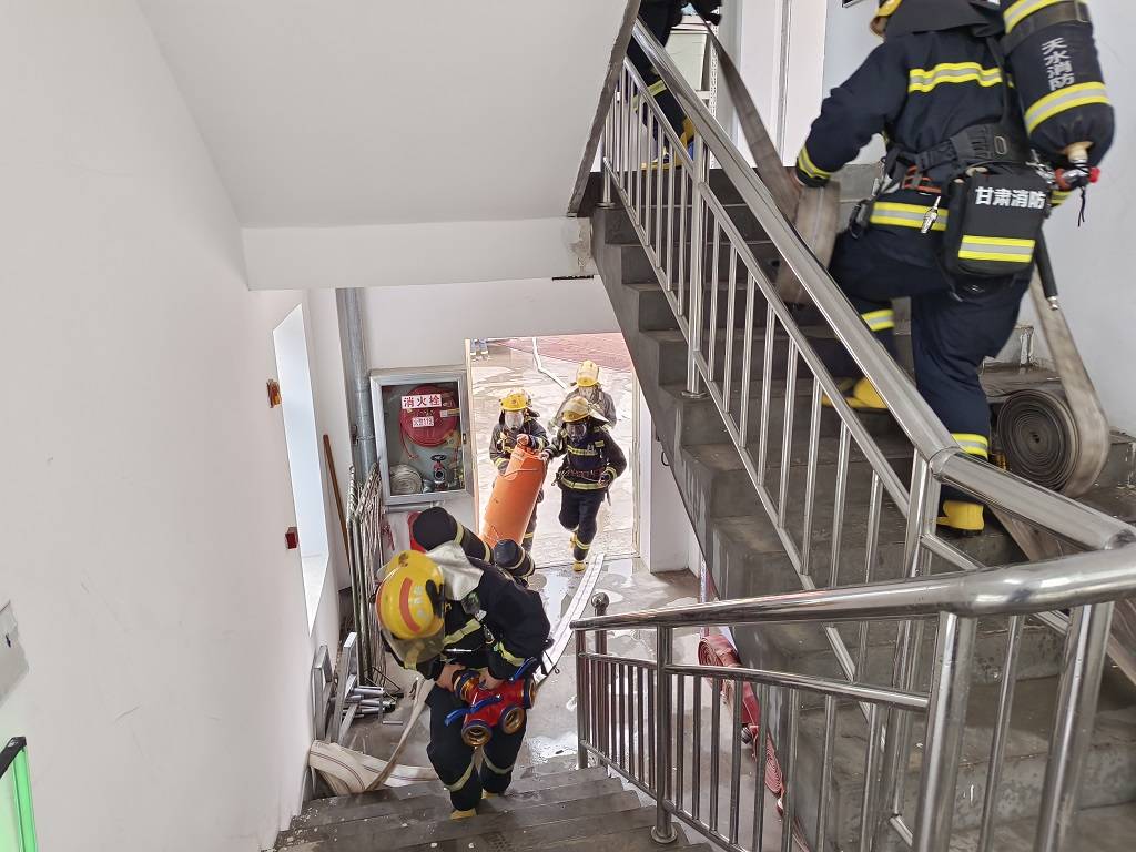 甘肃:夯实内功保安全 聚焦实战谋打赢—秦安消防积极开展楼层火灾救人