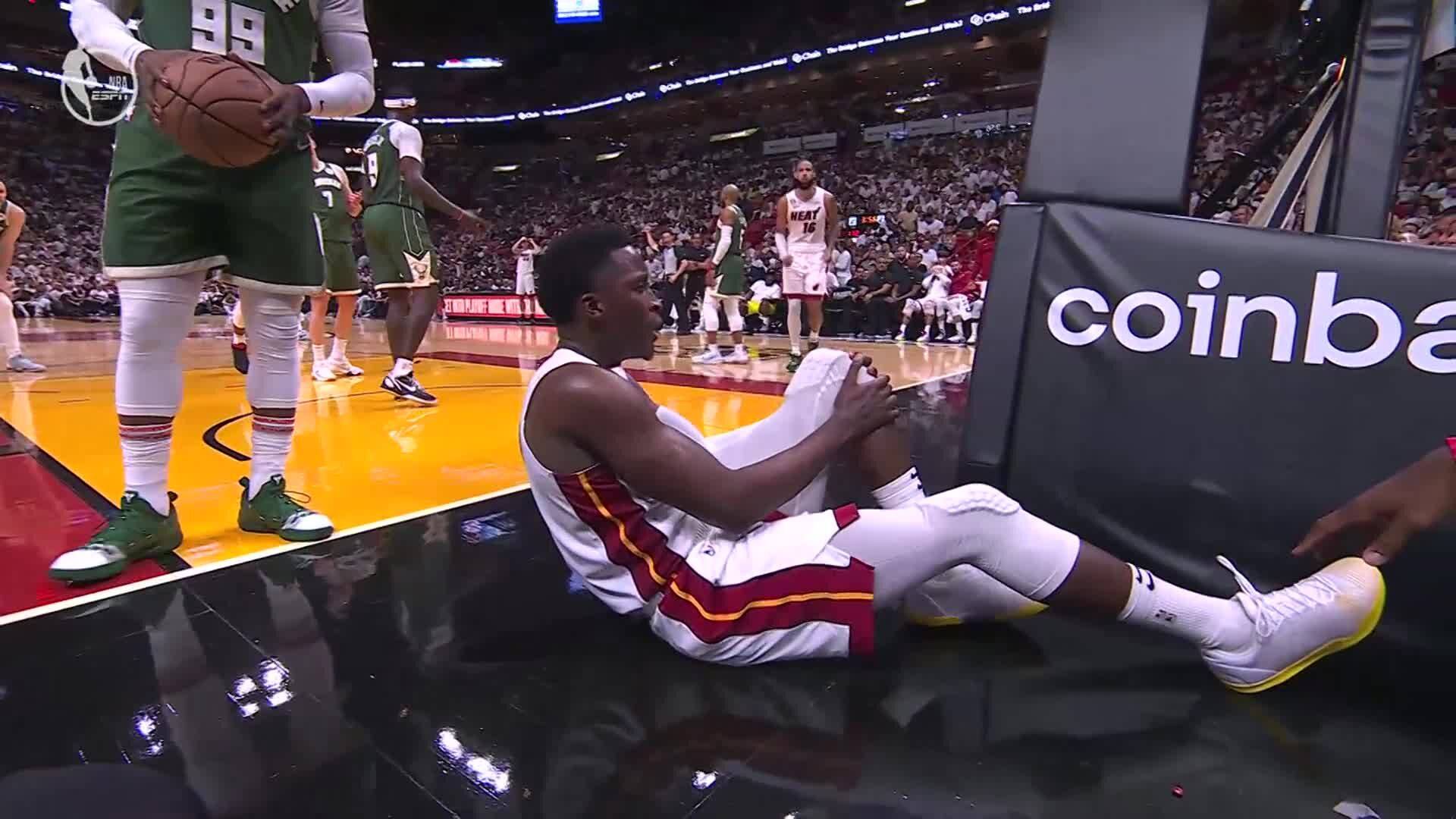 奥拉迪波膝盖受伤被架出场 巴特勒末节因伤未回归_热火_三节_篮板