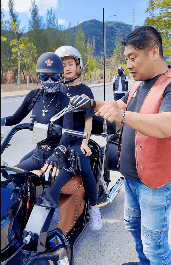 邂逅路威兰盾在海南,盟主安全官初试驾驭大摩托