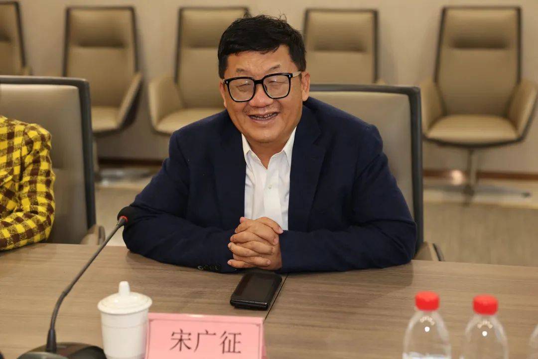 廖光辉4月25日,湖南省自贸办专职副主任廖光辉一行4人莅临海凭国际