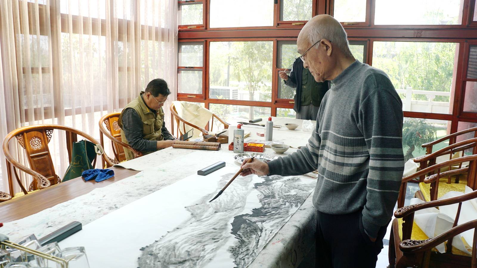 4月29日上午,开封名城书画院负责人赵文涛,白玉玺邀请张宏林,陈泽民