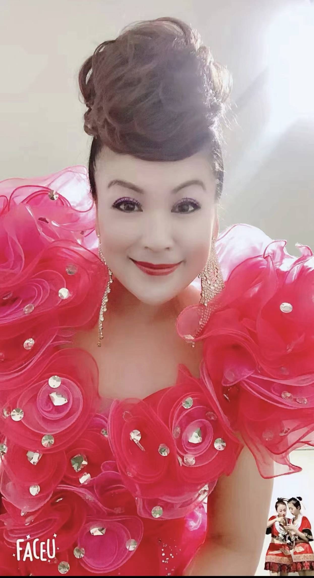 侯丽娟:受邀参加中国乐坛2023乐坛鑫星颁奖盛典特邀嘉宾_歌曲_公益性