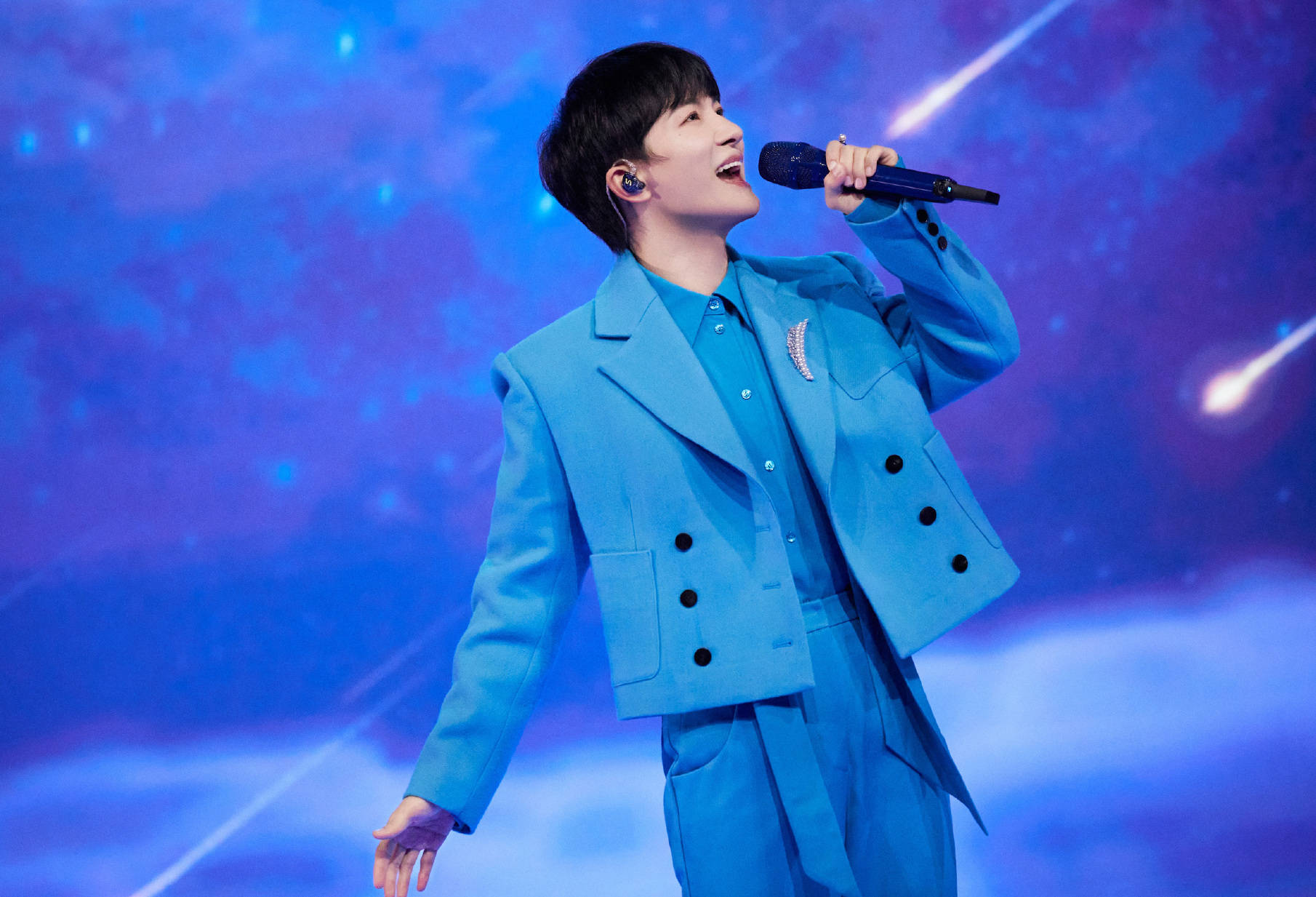 连续演唱十首歌!周深惊喜亮相魔都音乐节,现场气氛直接拉满!