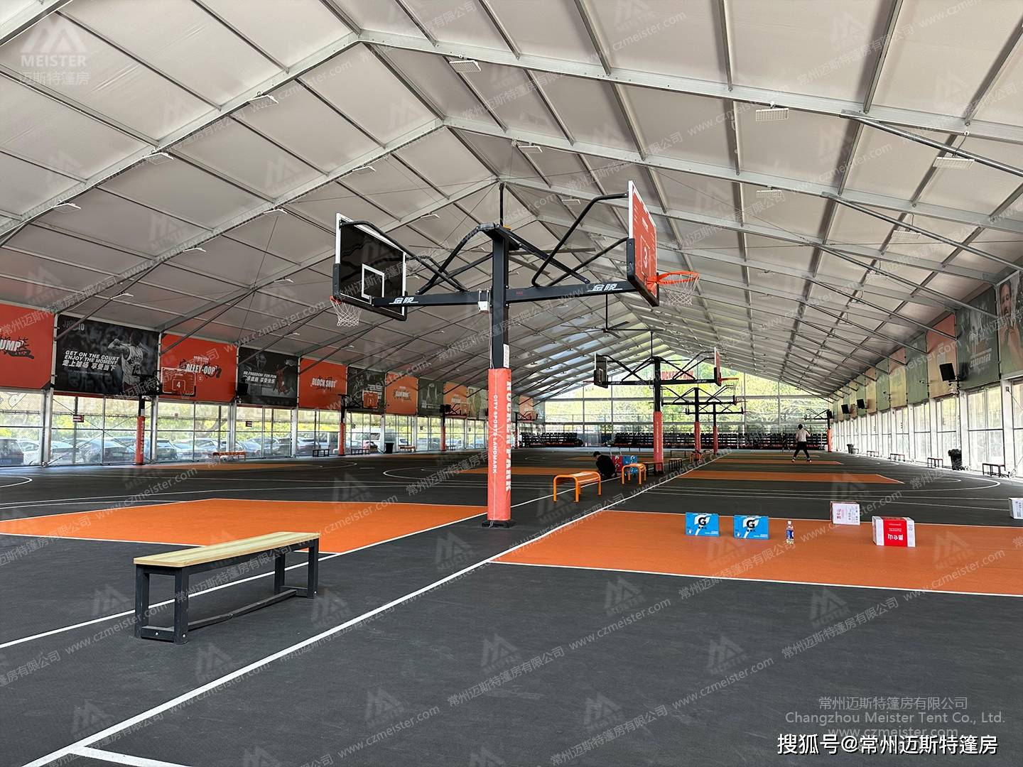 利用空地打造适合年轻人的教科书式篮球篷房_边高_场地_主体
