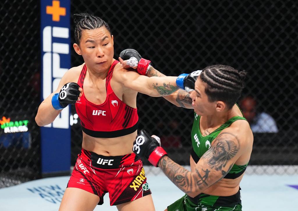 UFC闫晓楠TKO安德拉德 或挑战张伟丽上演中国德比-搜狐大视野-搜狐新闻