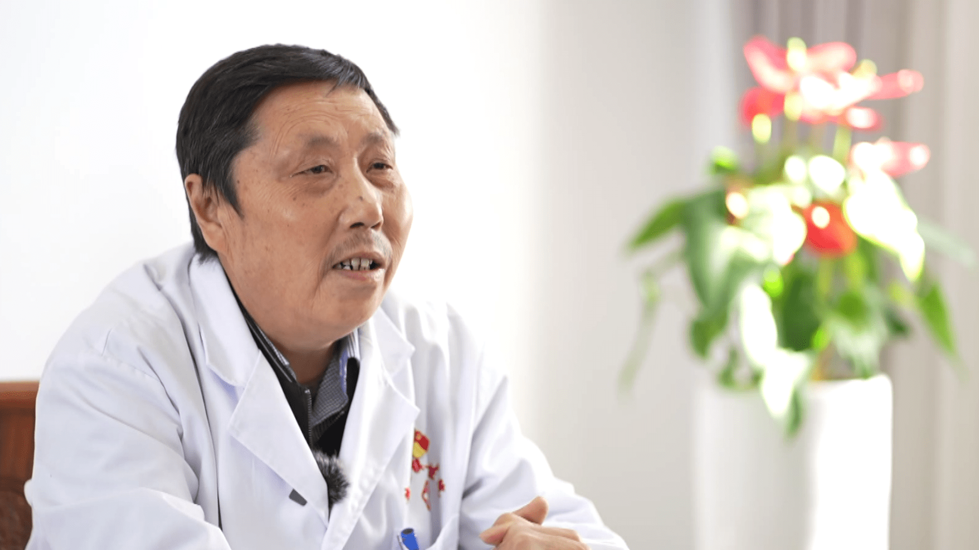 宣城市泾县黄村镇卫生院副院长黄希松他就是终成一代"徽乡名医"热爱