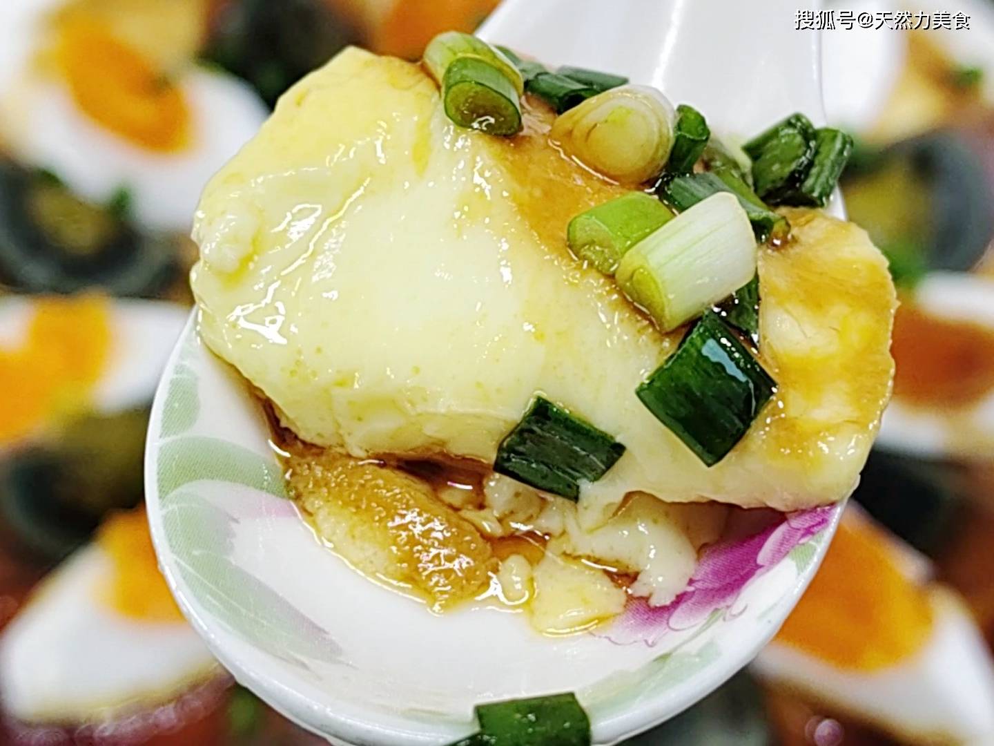 看到这里,相信你也对于三色蒸水蛋有了更深刻的认识了吧.