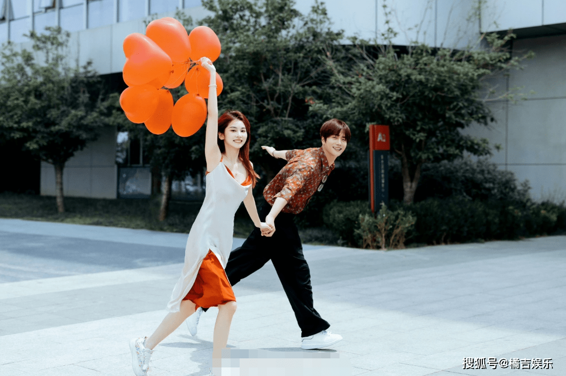 官宣领证,张远苏醒王铮亮也第一时间在评论区留言_祝福_男人_结婚证