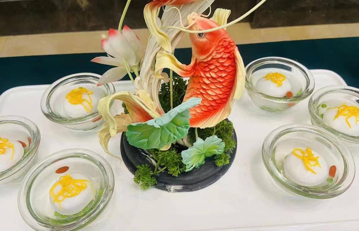 鸡汁,盐,味精成菜口味:鲜嫩,造型新颖制作过程:菜品渊源选用白鱼肉茸