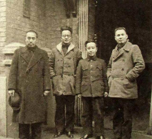 王明妻子漂亮富裕,早期妇女运动领导,追随他去异域,死后葬他国_孟庆树_中央_延安