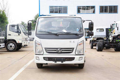 上汽跃进开拓x300/t100蓝牌勾臂垃圾车它有着伸缩臂套臂勾臂设计可进