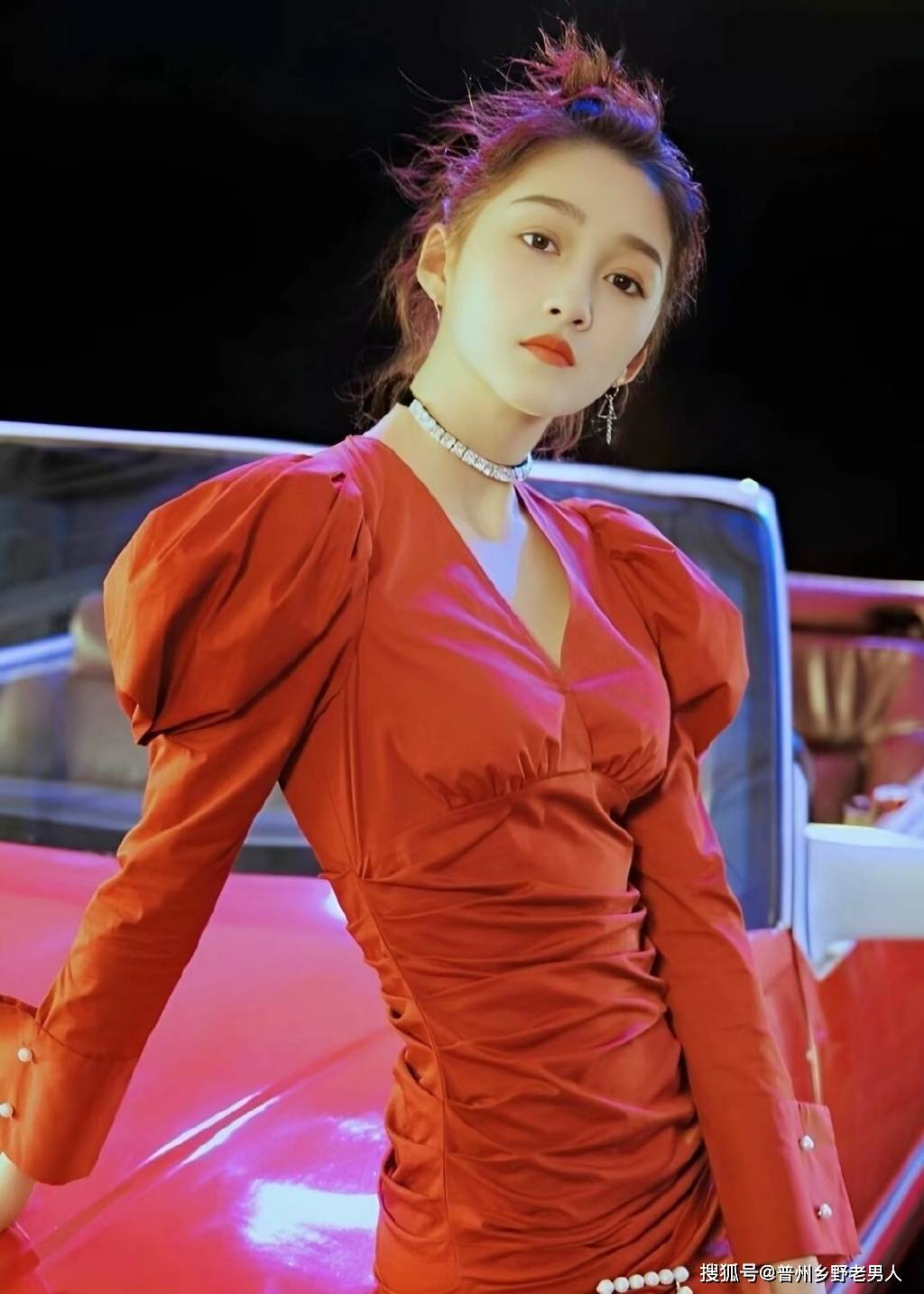 关晓彤25岁身材管理,穿着黑色皮裙,美貌与气质兼具_感觉_时尚_观众