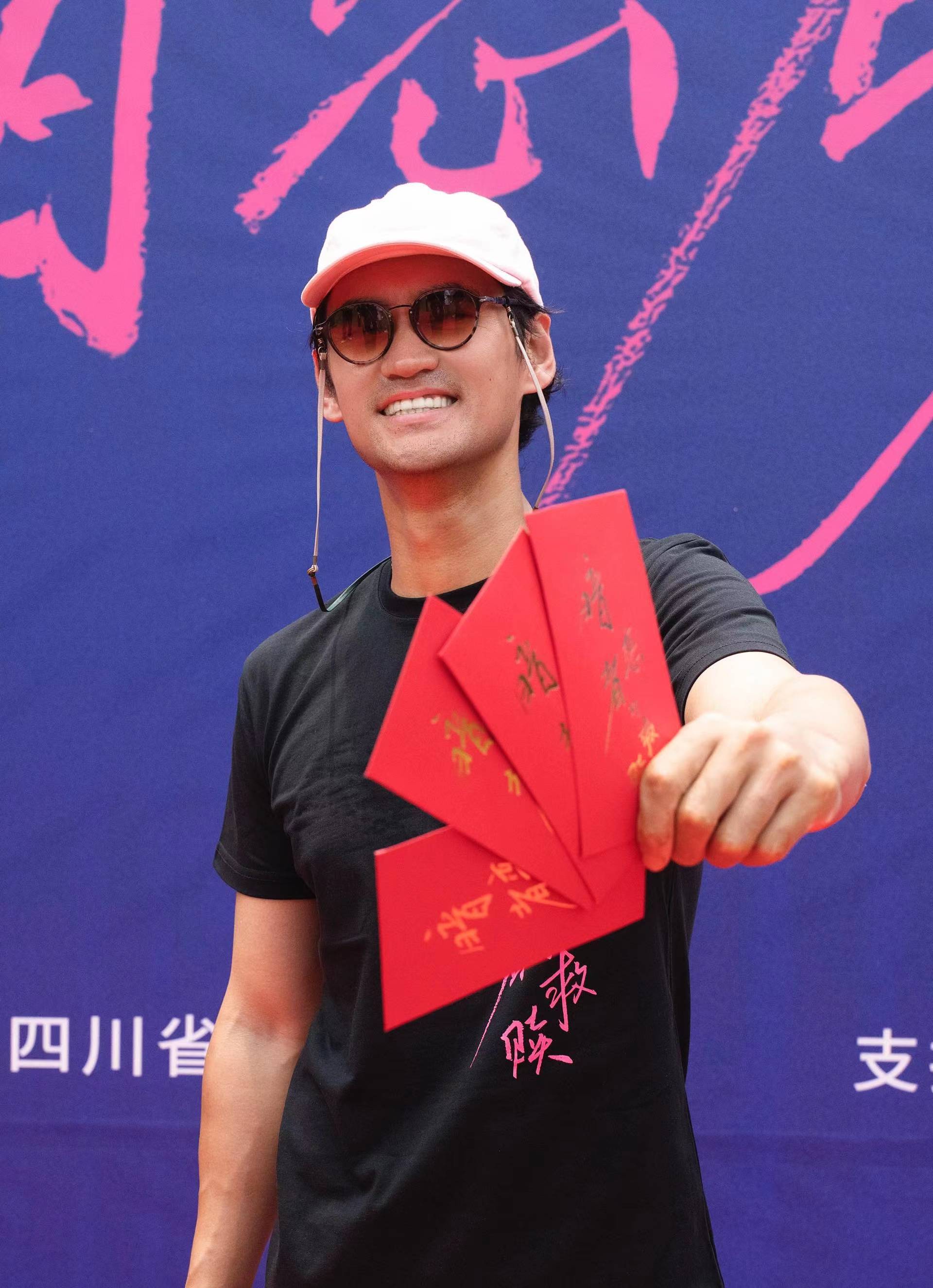 悬疑剧《暗恋者的救赎》开机 王珞丹袁弘黄宗泽蒋欣亮相开机仪式