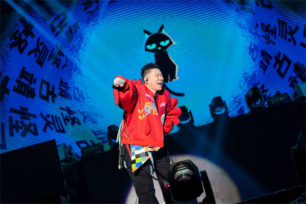 欧阳靖巡演广州站上演最本色演出 林峯惊喜现身合唱《reunion》_观众