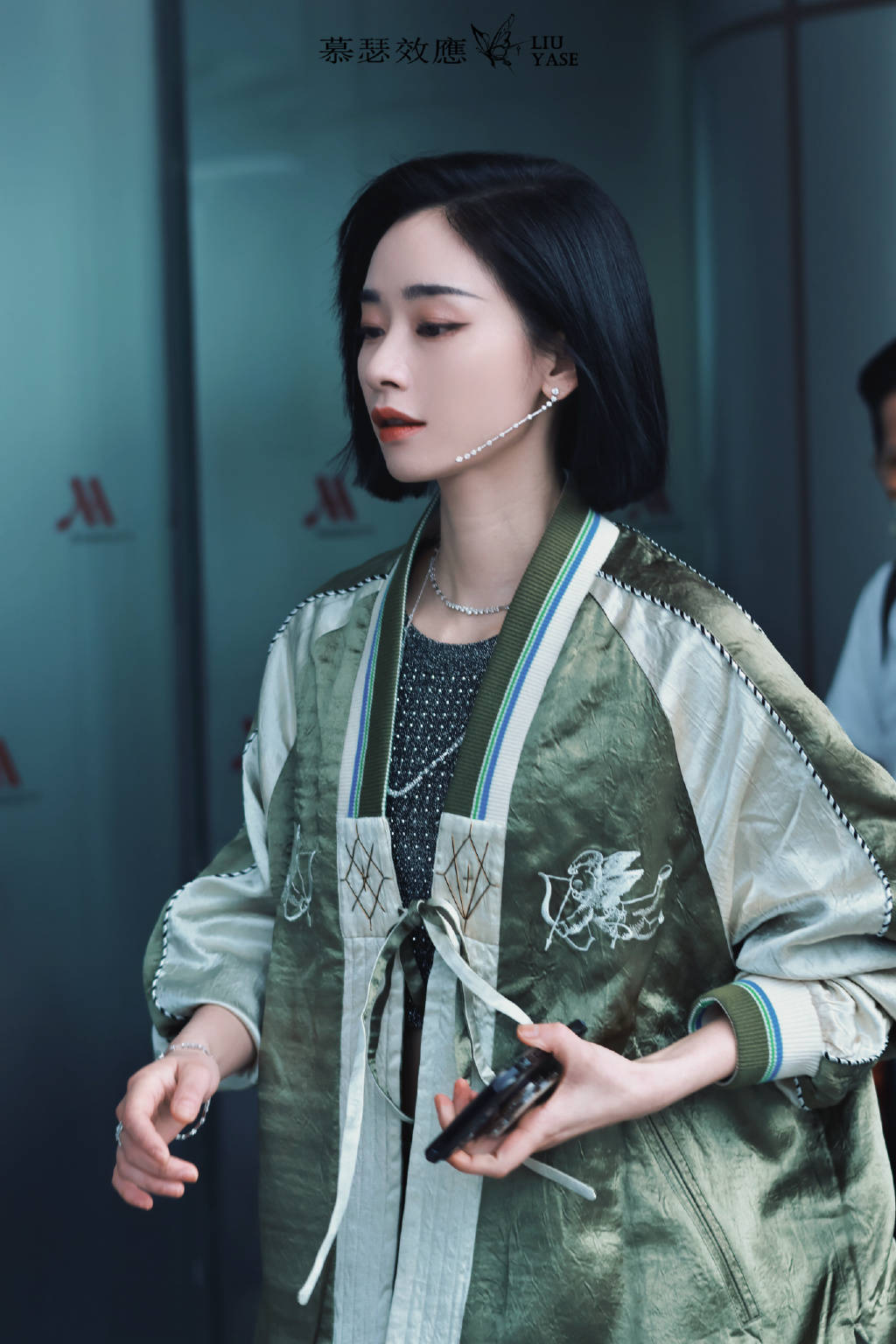 刘雅瑟电影音乐晚会路透曝光 手拿小风扇随性可爱-搜狐大视野-搜狐新闻