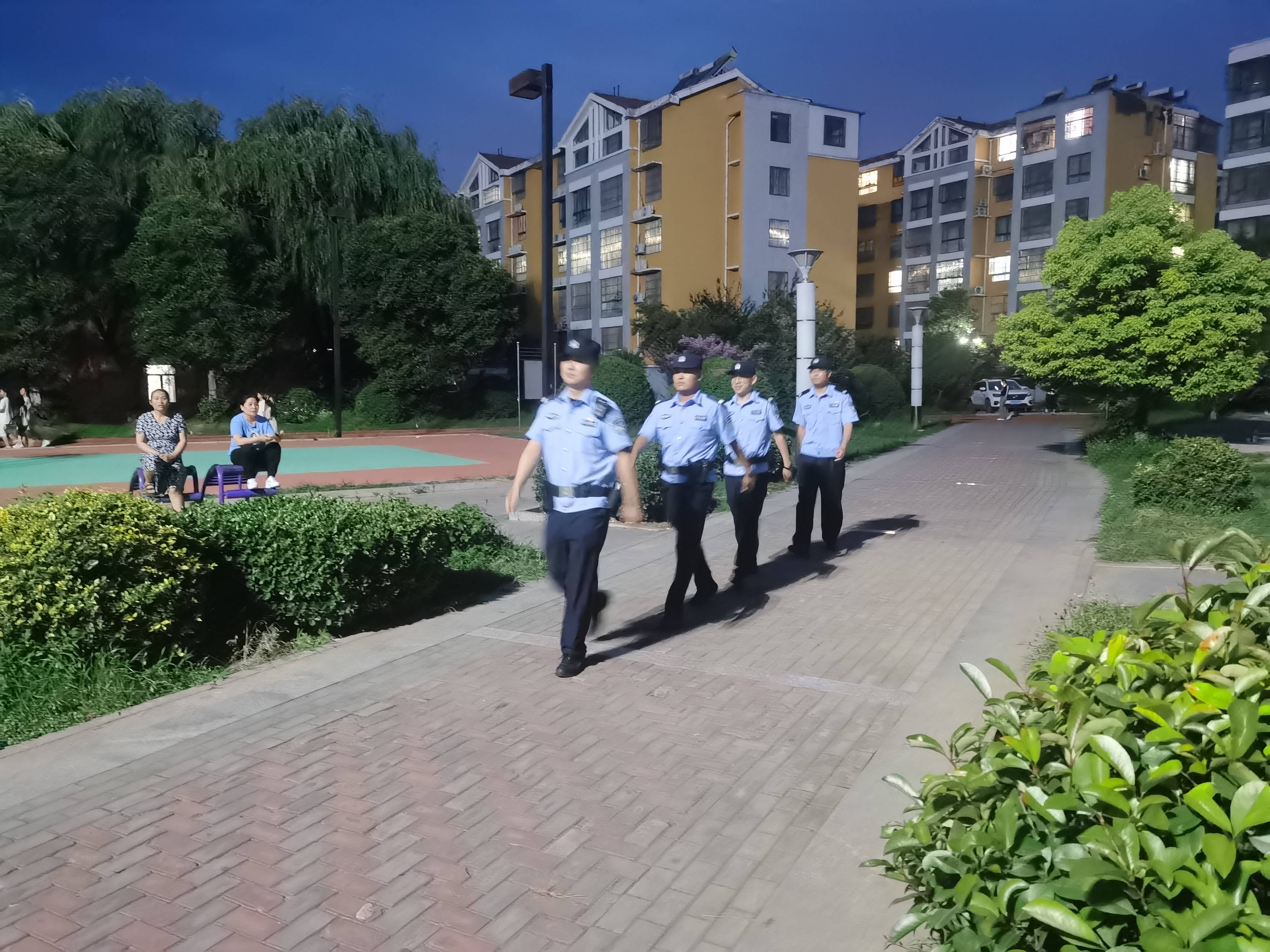 打击整治高潮,以强有力的实际行动回应人民群众对平安的新期待新要求