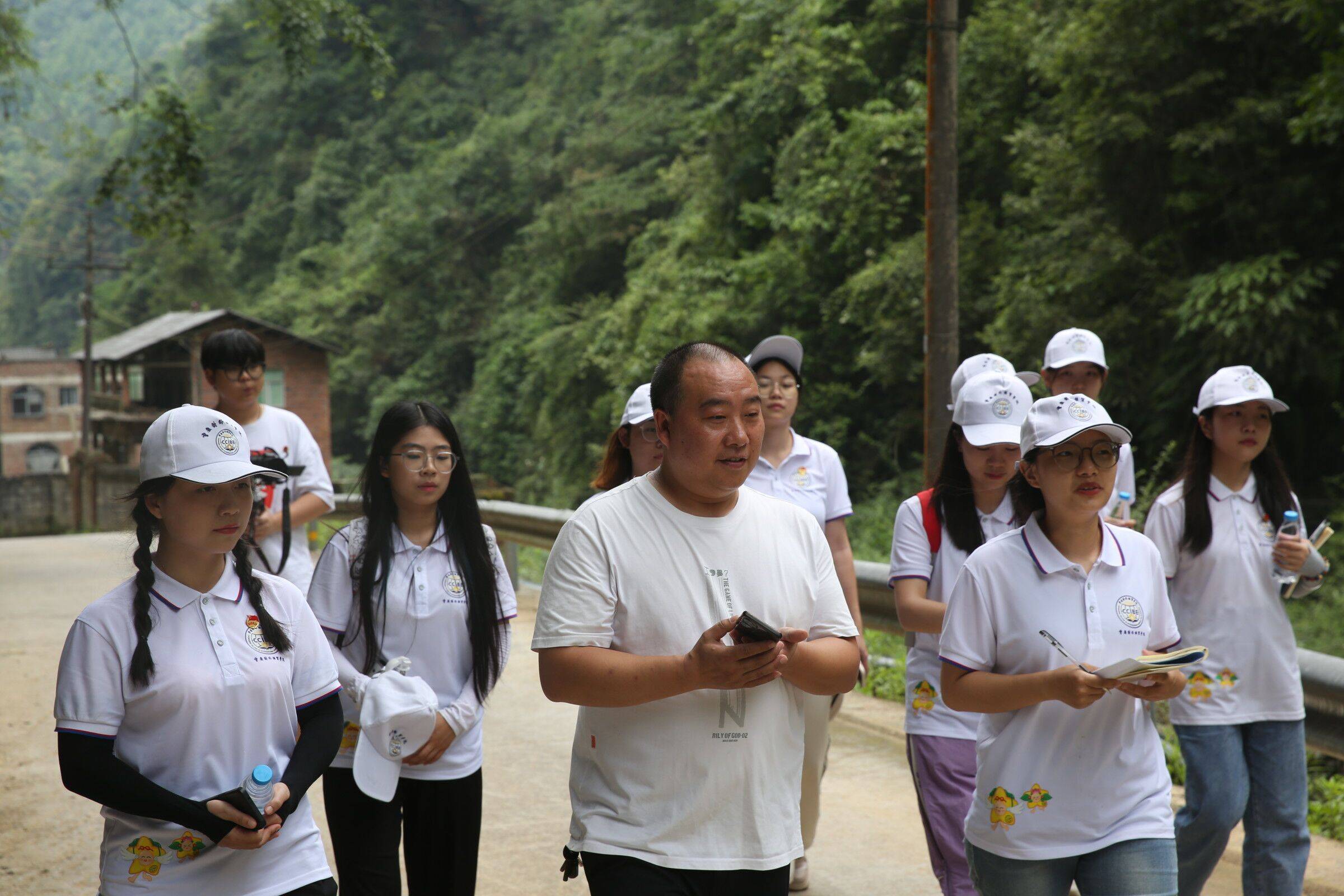 贸院学子—探访特色产业,展现乡村风采_养殖_发展_马武镇