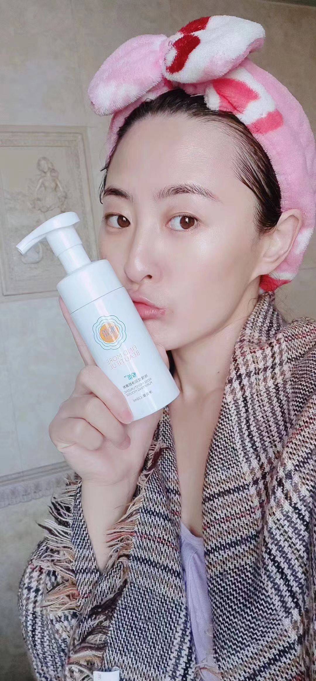 悦蕾玫瑰莹润净颜慕斯:如丝般质感的泡沫 洗出白净水嫩美肌_肌肤_感觉