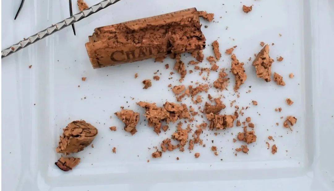 没啥惊慌的!_开瓶器_老酒_瓶口