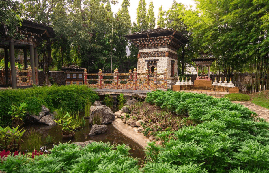 探索云南安宁市有什么好玩的地方_湖泊_建筑群_昆明市