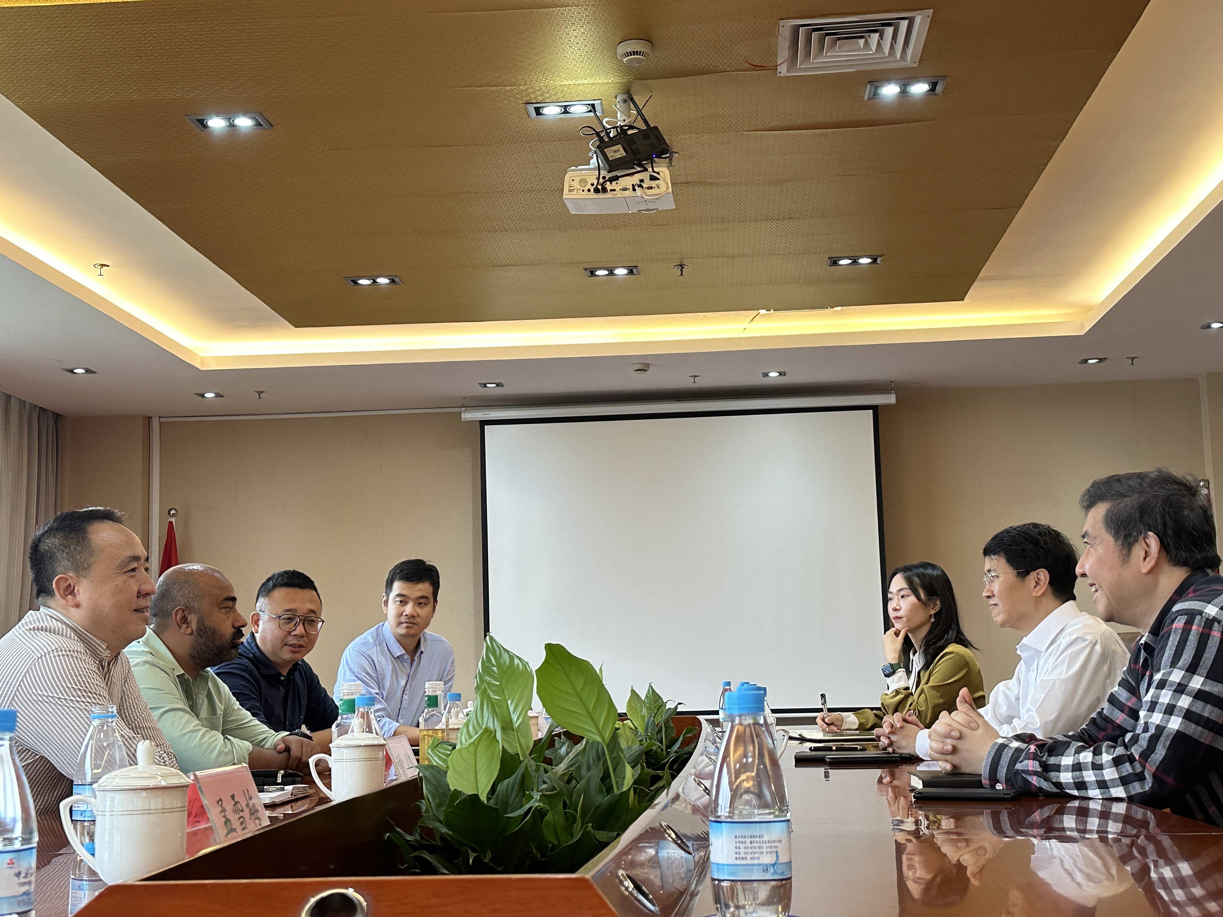 迈特涞斯董事长曾伟,外资董事长ali hussnain参加保税港区合作洽谈