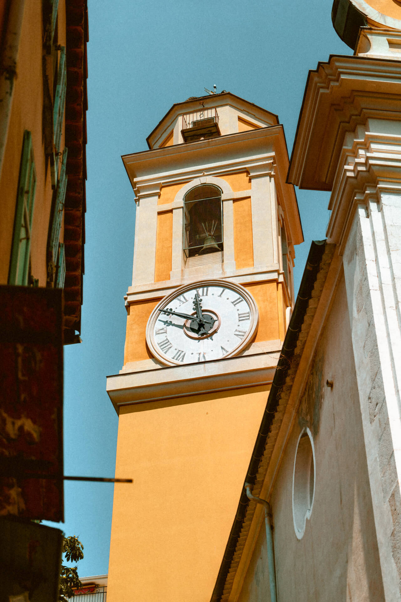 滨海自由城:参观法国南部最多彩的小镇_老城区_世纪_海滩