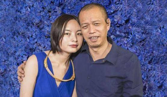 用自己身上的肋骨做项链,让所爱的女人戴上_行为_何云昌_表演