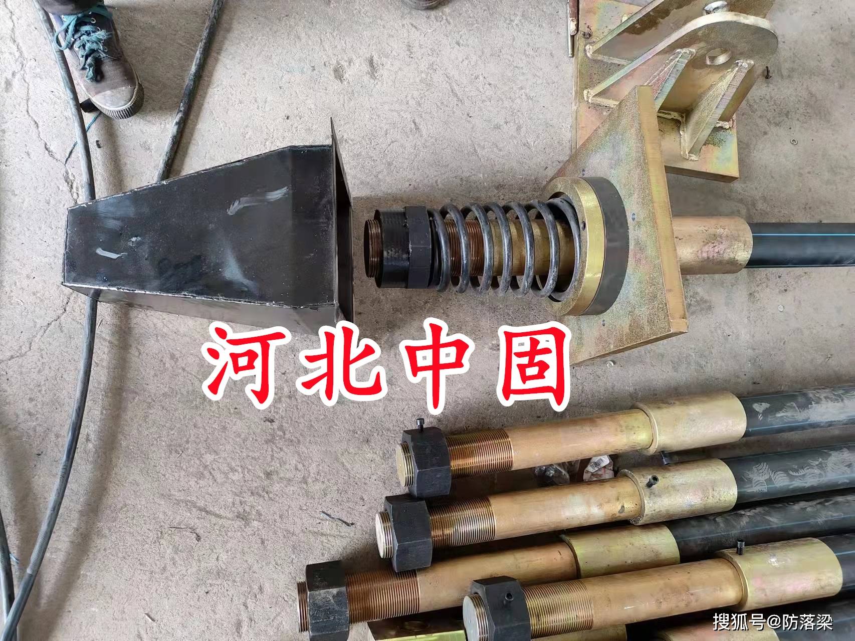 【什么叫F180防落梁拉锁？】F180防落梁装置的施工方法@河北中固_碰撞_桥台_梁体