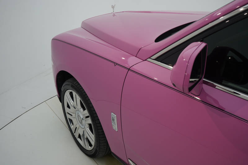 厦门尊享会汽车贴膜 劳斯莱斯库里南贴郁金香粉改色膜_粉色_颜色_活力