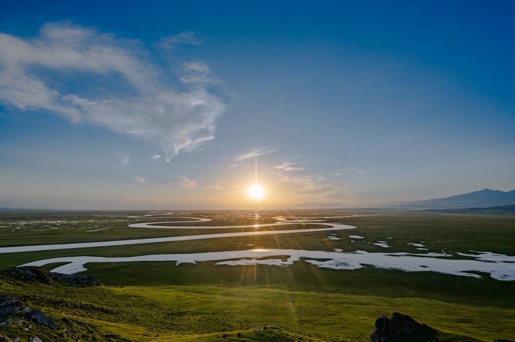 夏日巴音布鲁克草原水草丰美 牛羊成群景色如画搜狐大视野搜狐新闻