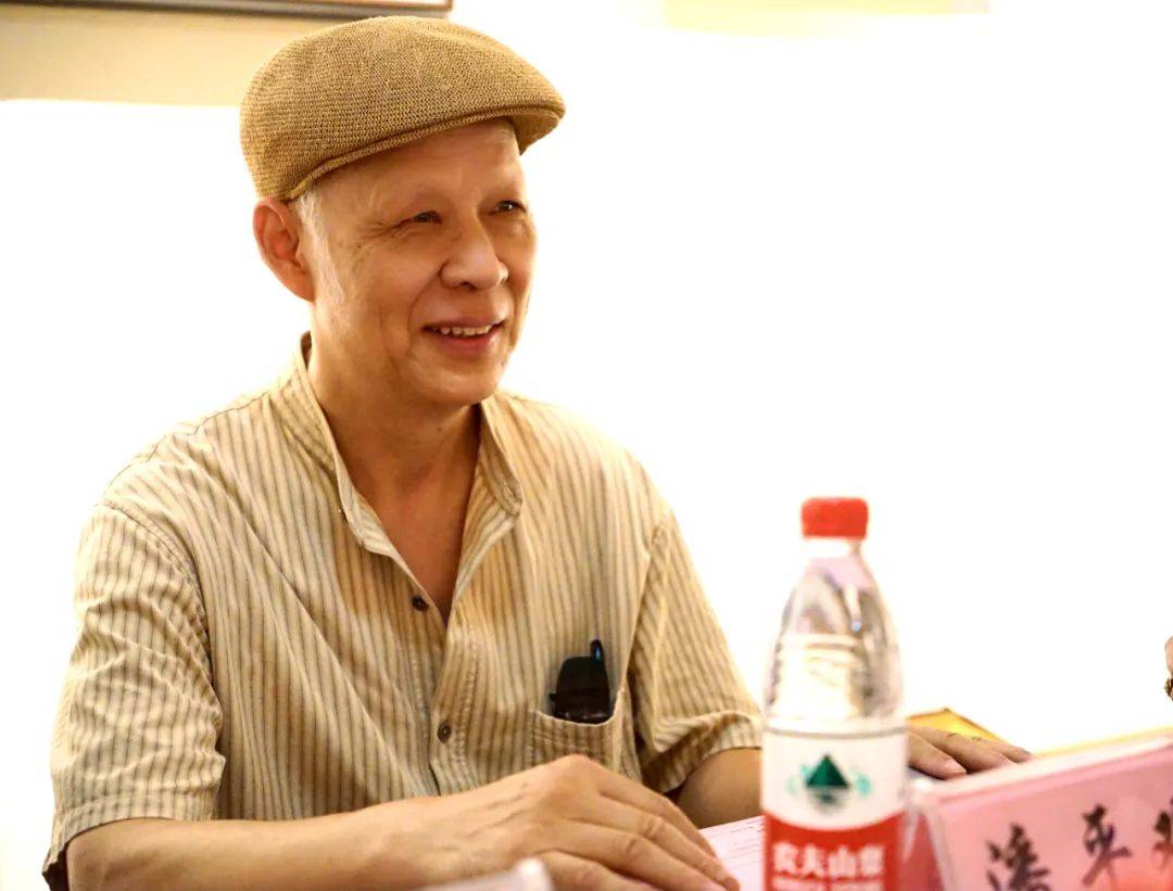 座谈会参加此次开幕式的嘉宾有:著名书法家李大鹏,奚乃安,著名画家