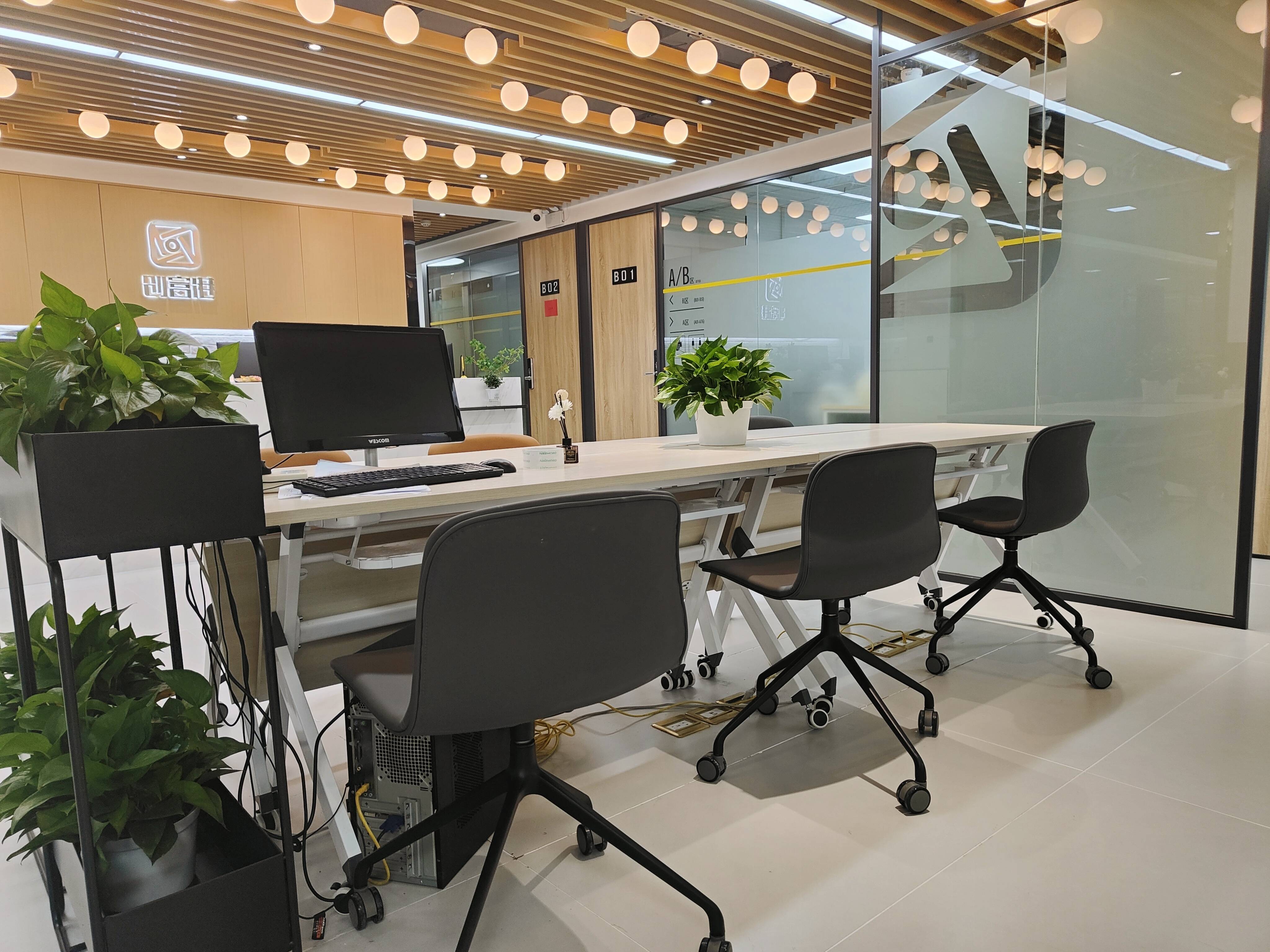 选择开放式办公位的好处?什么人适合开放式办公位呢?