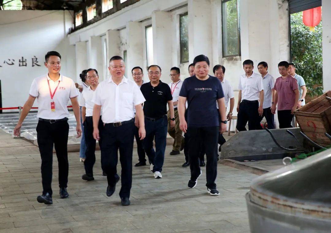 麻城市委书记汪国兵再次带队调研将军红麻城酿酒厂大力推动酒类产业高