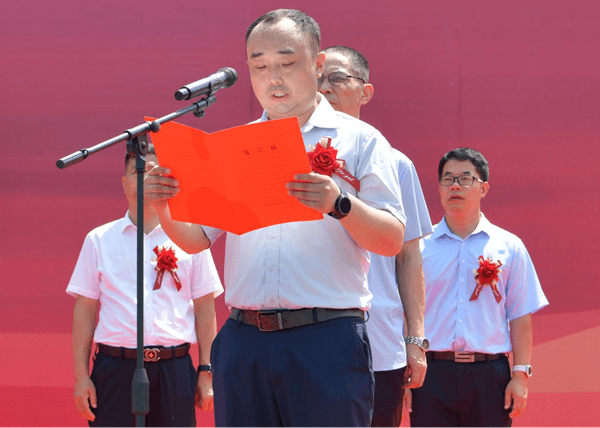 南召县县长宋兴哲及在家的四大家领导,城关镇镇长刘九路,各乡镇,县直