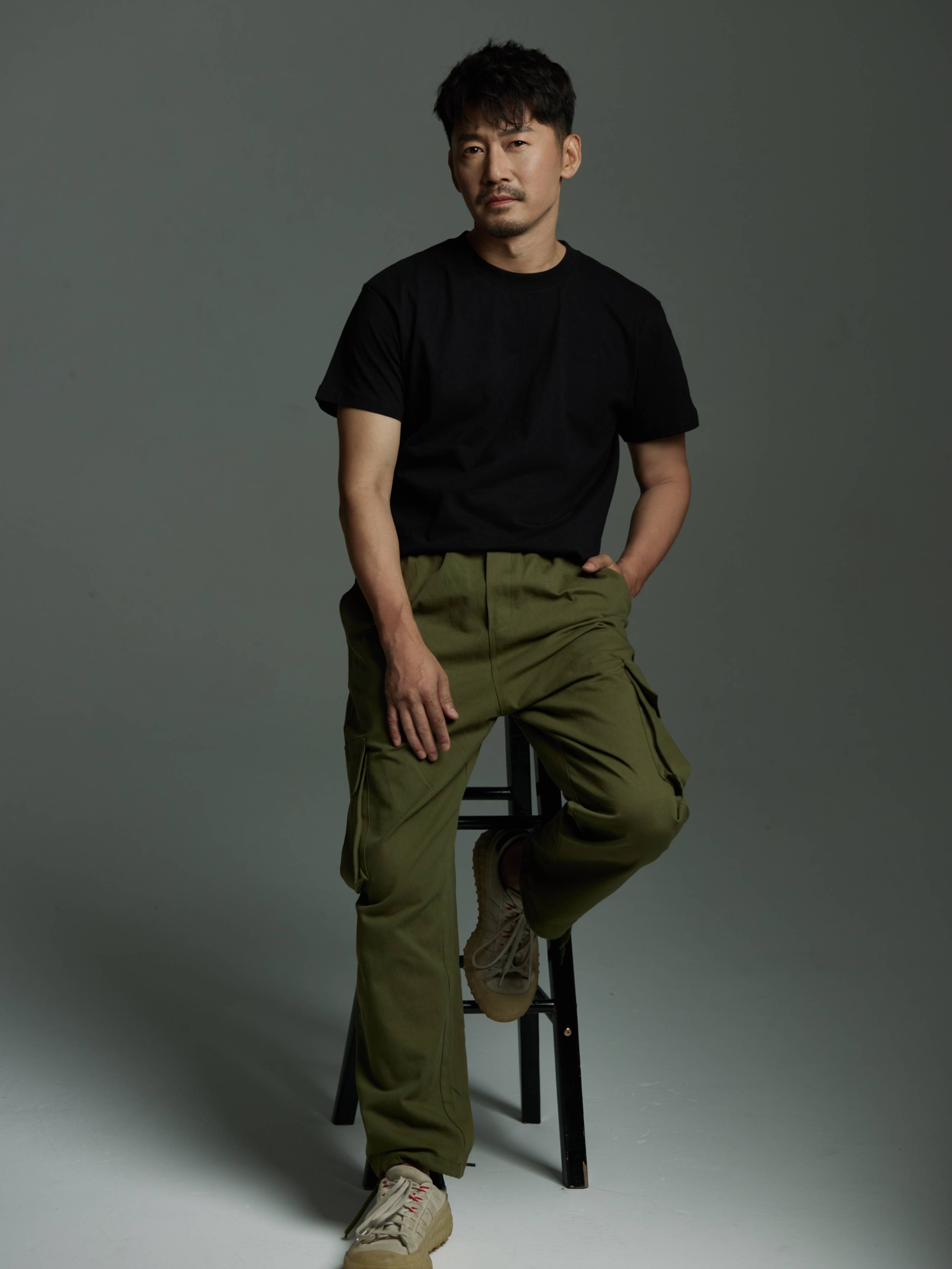 嘉news肖聪休闲雅痞大片释出新剧挑战反派总裁引关注