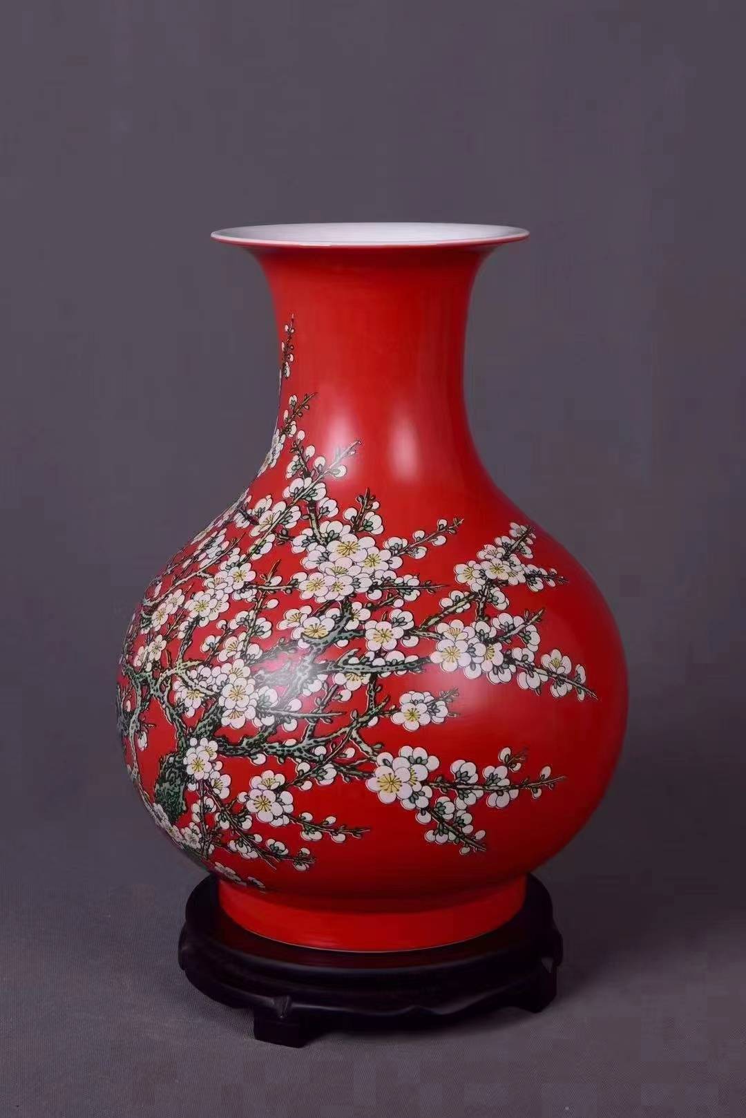 张松茂,徐亚凤创作 国瓷7501寒梅报春赏瓶_水点_技法_陶瓷