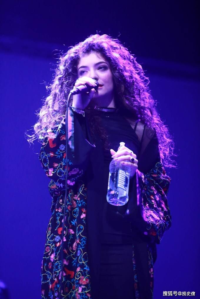 双国籍流行乐女歌手洛德,做派边缘化气质却"独立"_表演_歌曲_音乐
