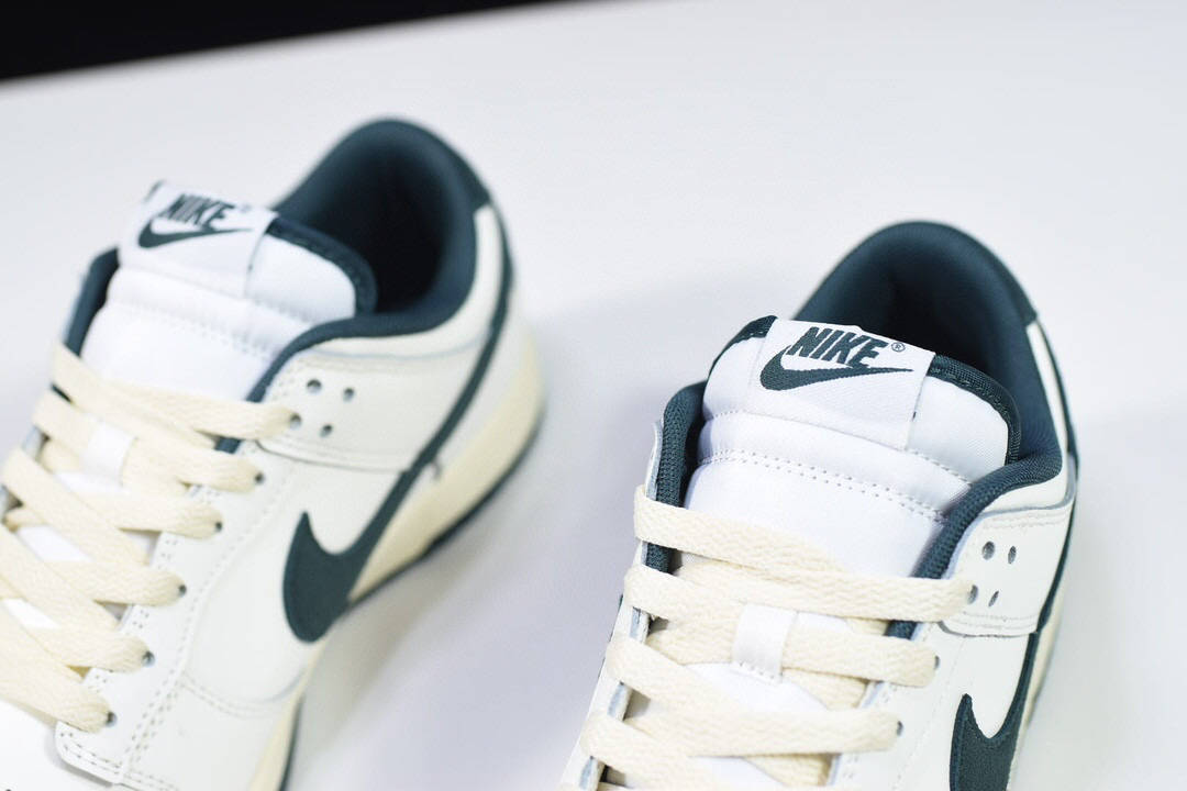耐克nike dunk low athletic department 复古白绿低帮板鞋_白色_麂皮