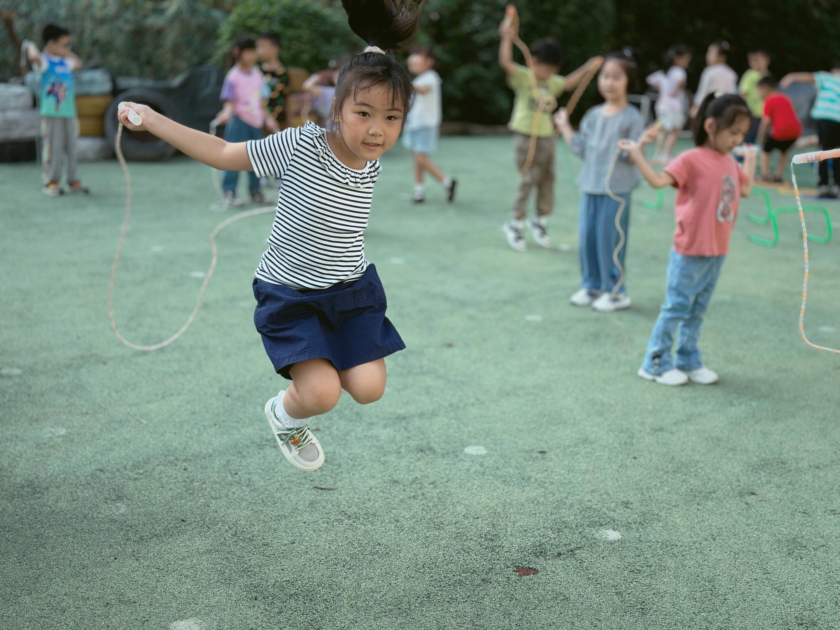 苏州市姑苏区鼎尚幼儿园开展绳彩飞扬户外晨间锻炼活动