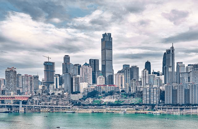 我国"后来居上"的网红城市,经济赶超苏州,一线城市倍感压力_重庆_发展