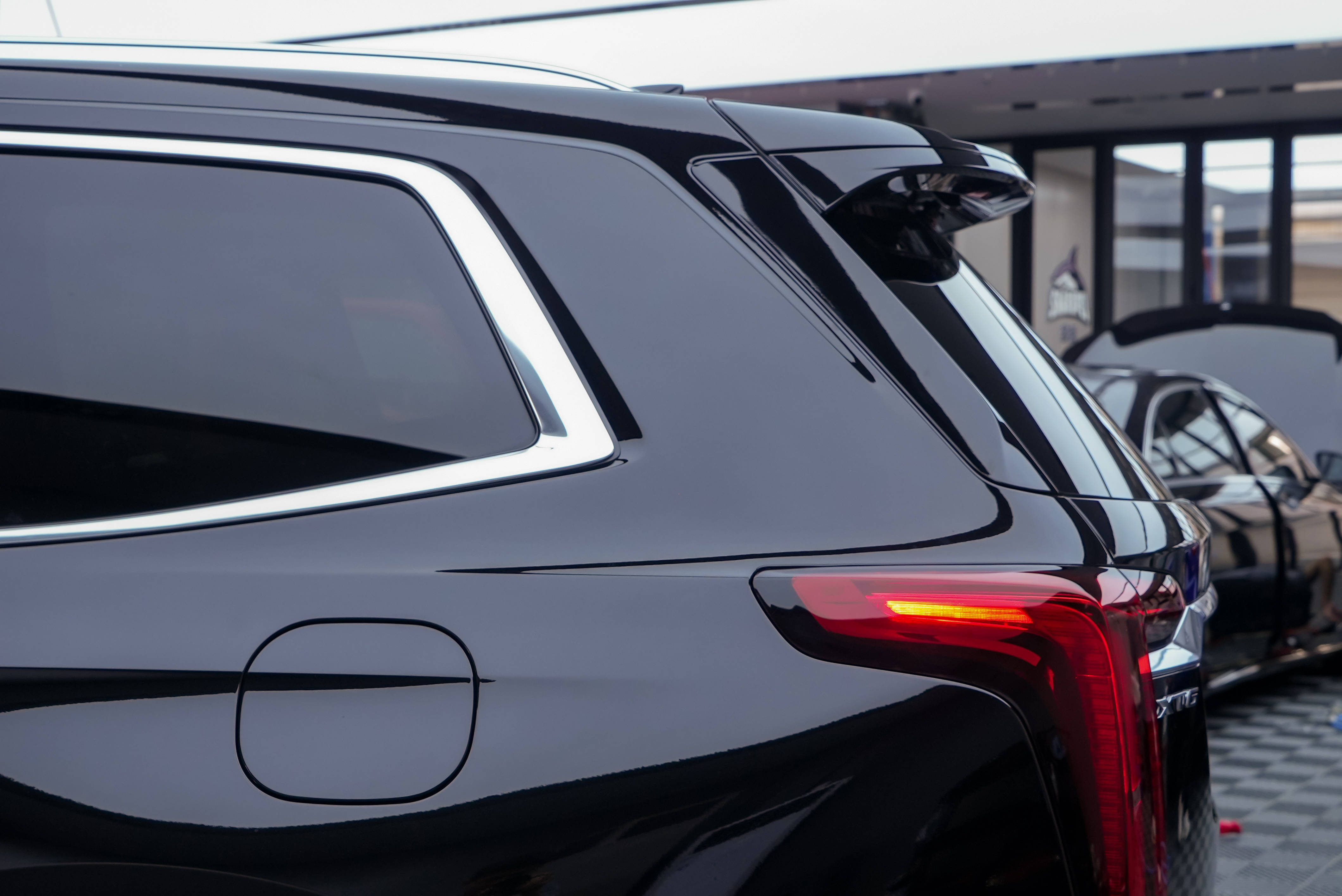 凯迪拉克xt6贴隐形车衣,无论岁月流转,始终闪耀光芒!