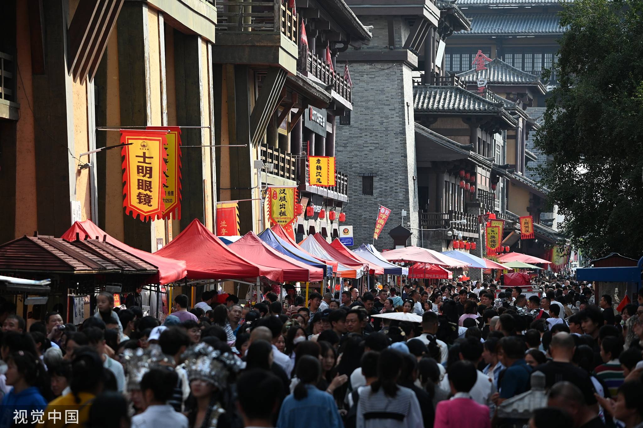 人从众!加长版“黄金周”全国各地景区人山人海_游客_国庆_长假