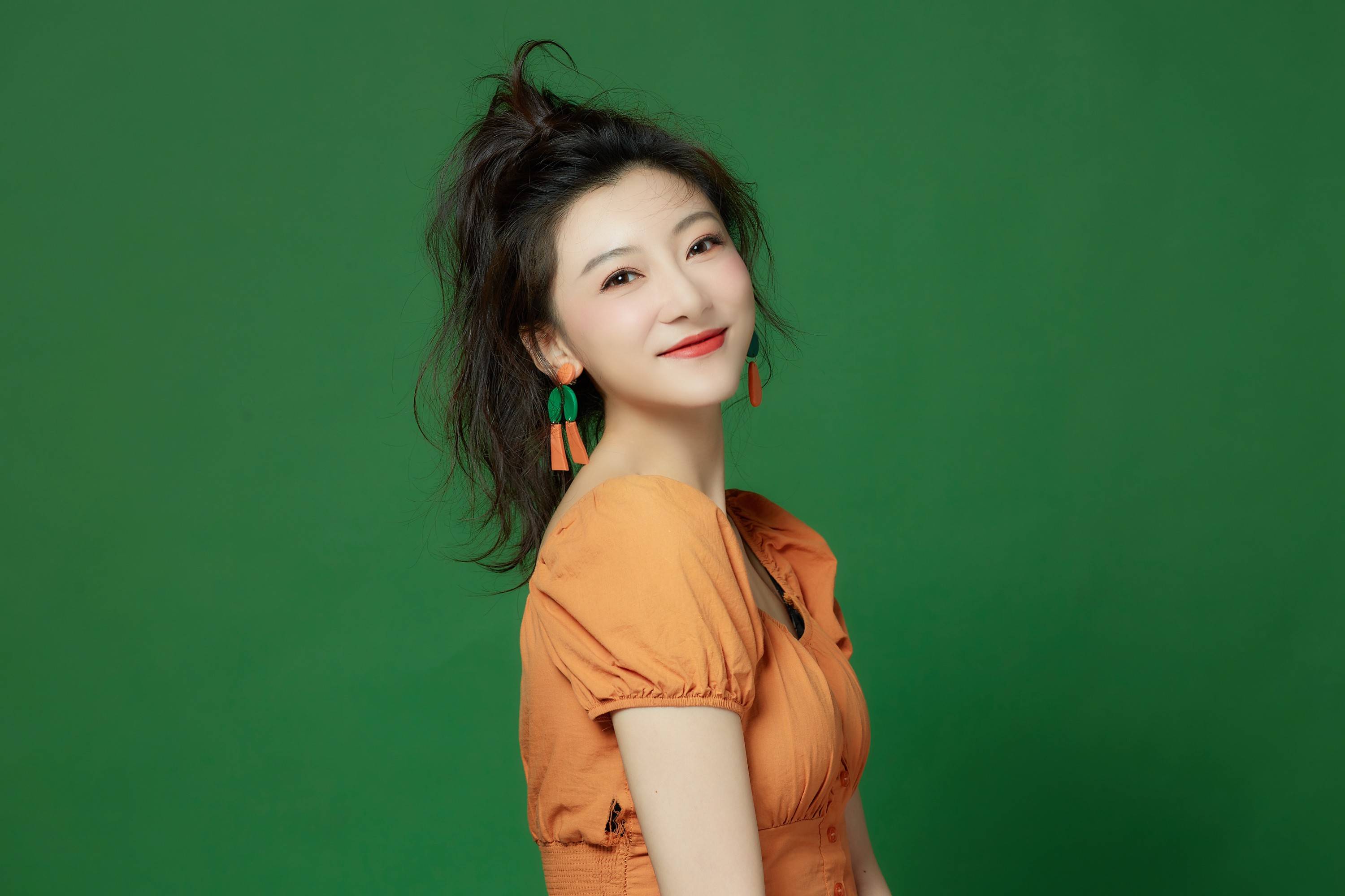 新国安题材剧《特工任务》引热议 吴茉彤魏大勋上演"游戏对决"_小白