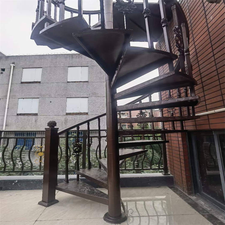 户外铝合金旋转楼梯的优势特点包括_别墅_材料_人员