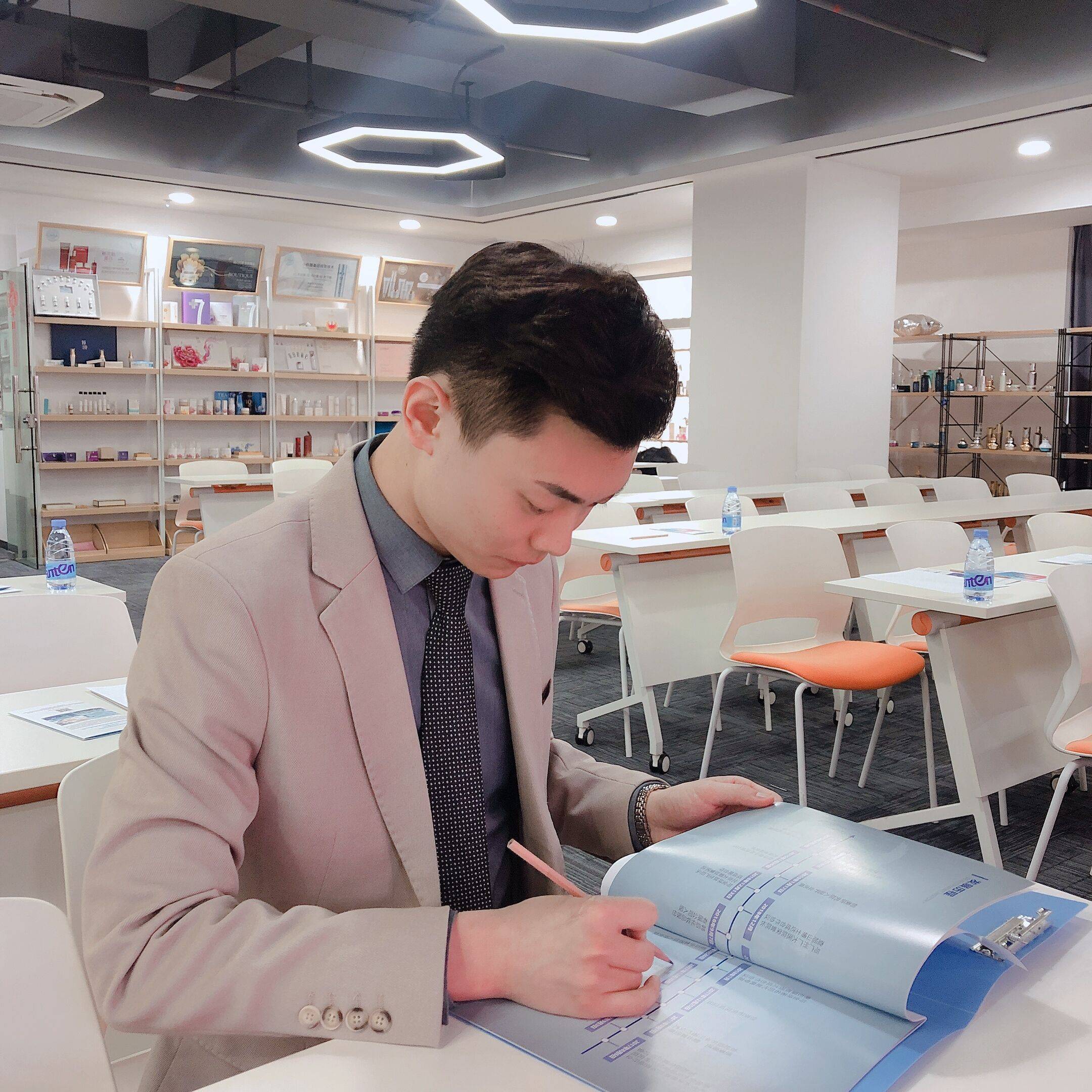 护肤达人戴戴-生活专访_女人_女性_培训