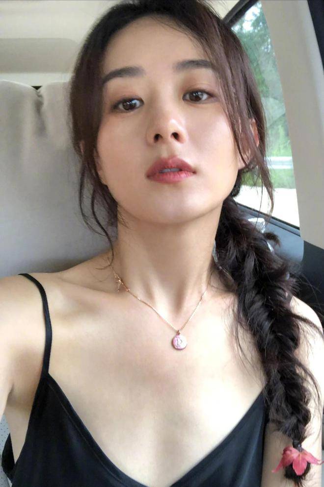 赵丽颖大秀星星锁骨,简直仙女下凡,网友:太惊艳了!_生活_状态_模样