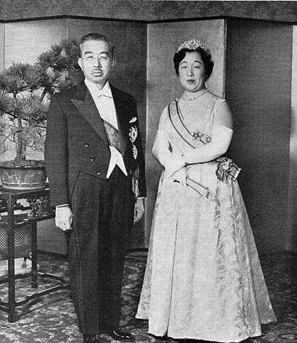 皇后连生4个女儿,大臣送美女给天皇圆房,皇后第二年生下太子_日本