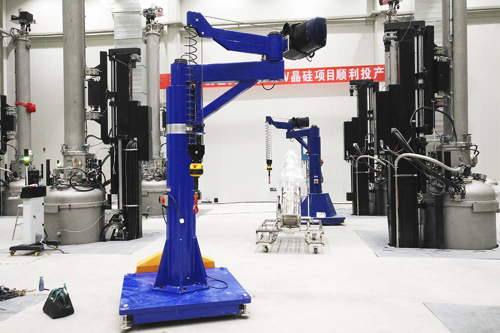 让重物轻松悬浮!智能提升装置功能大揭秘!_工件_工人_安全性