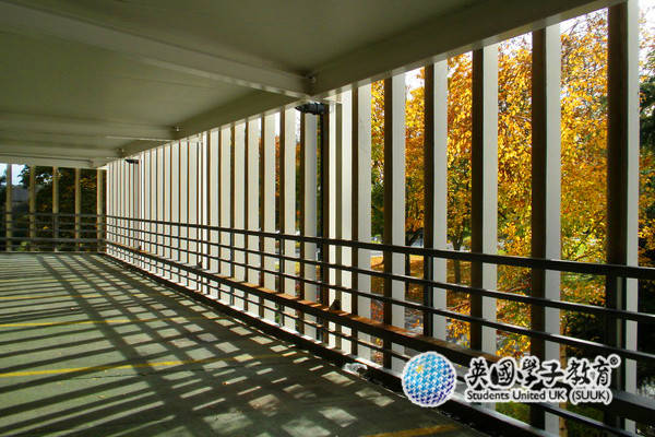 处的公立研究型大学 ,是罗素集团 ,米德兰兹创新联盟 ,平板玻璃大学