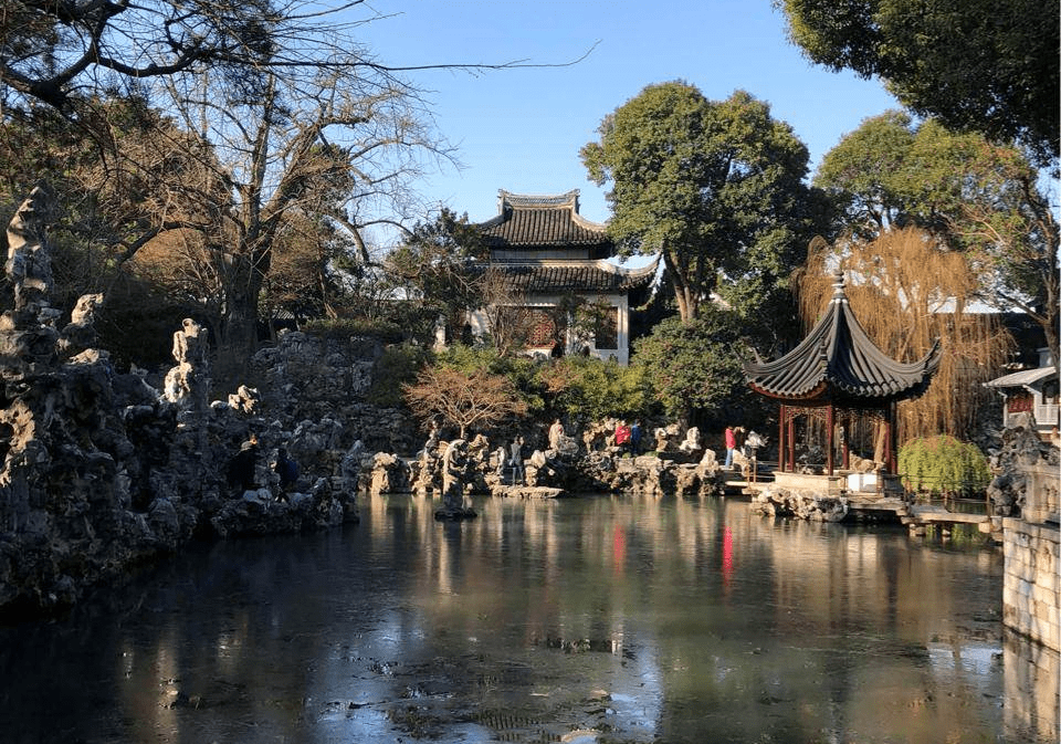 苏州四大名园之一,以其精巧的园林布局和雅致的建筑风格而闻名_中国